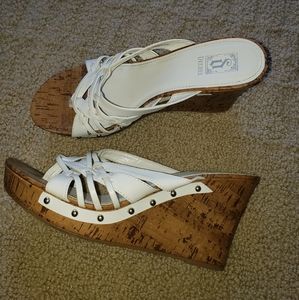 Decree slip on wedges